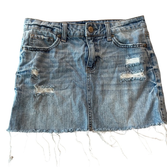 Aeropostale Distressed Raw Hem Denim Mini Skirt - Size 4 - Picture 1 of 9